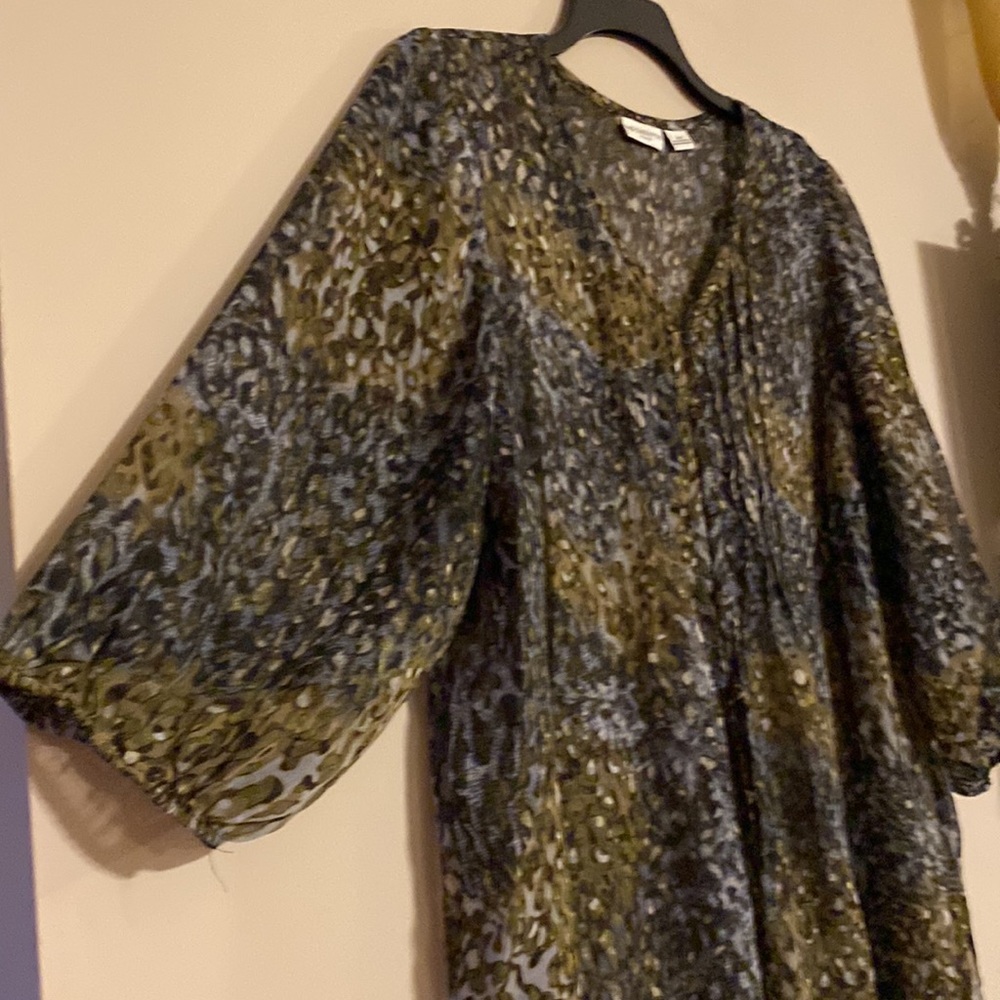🌼BNDL3for$20🌼 Liz Claiborne Multi-colored animal print pullover top. Size 3X